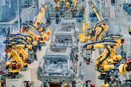 我國汽車產銷分別完成2608.2萬輛和2627.5萬輛