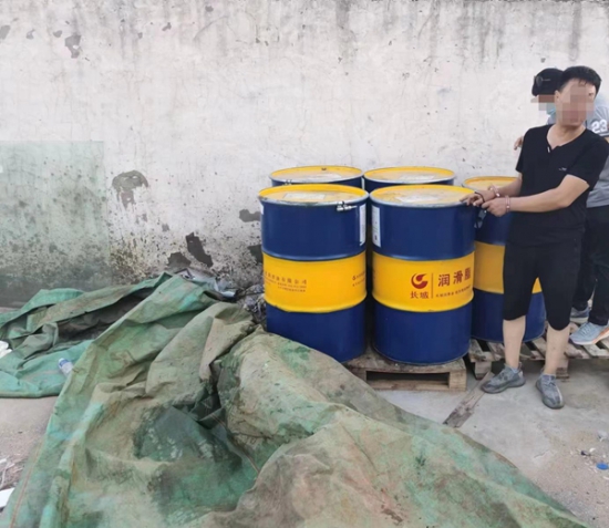 河南鄭州警方端掉假冒品牌潤(rùn)滑油窩點(diǎn)，涉案金額10萬(wàn)余元