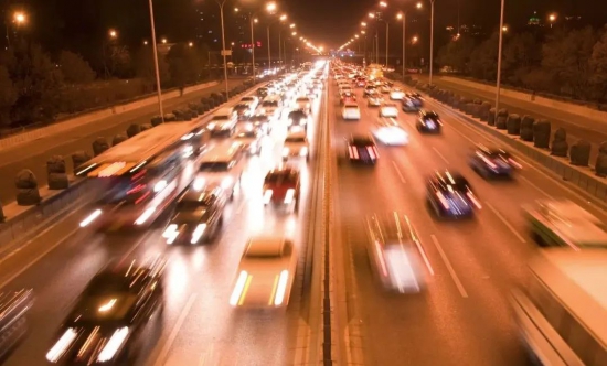 全國機(jī)動(dòng)車保有量達(dá)4.12億輛